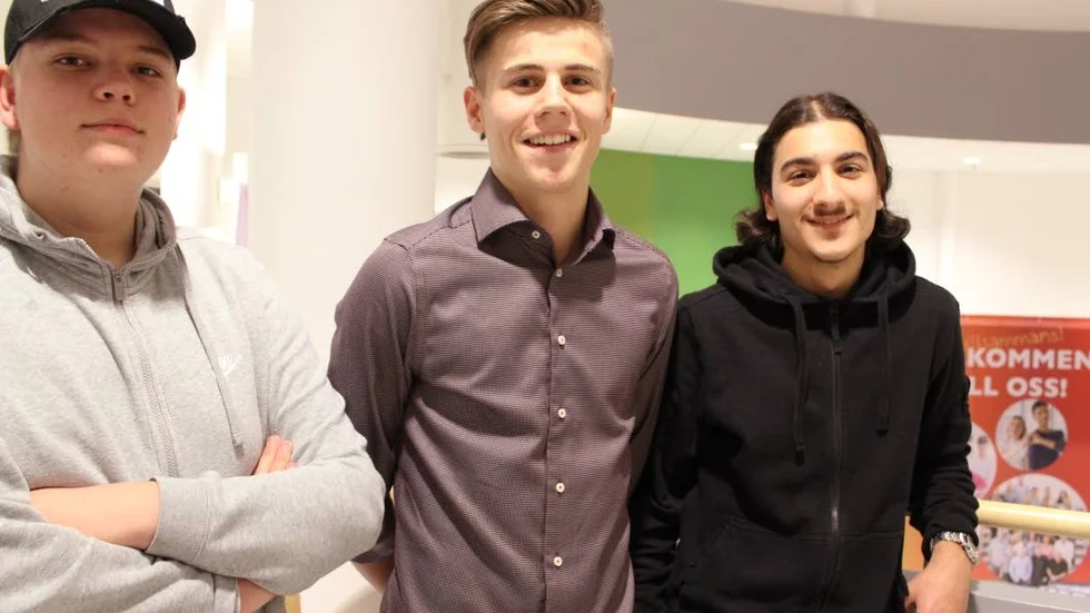 Presentera idrott istället för att sitta framför skärmen är killarnas idé. Företaget Rörelse UF görs av bland annat Calle Molund, Elias Axelsson och Dana Mostafaie.