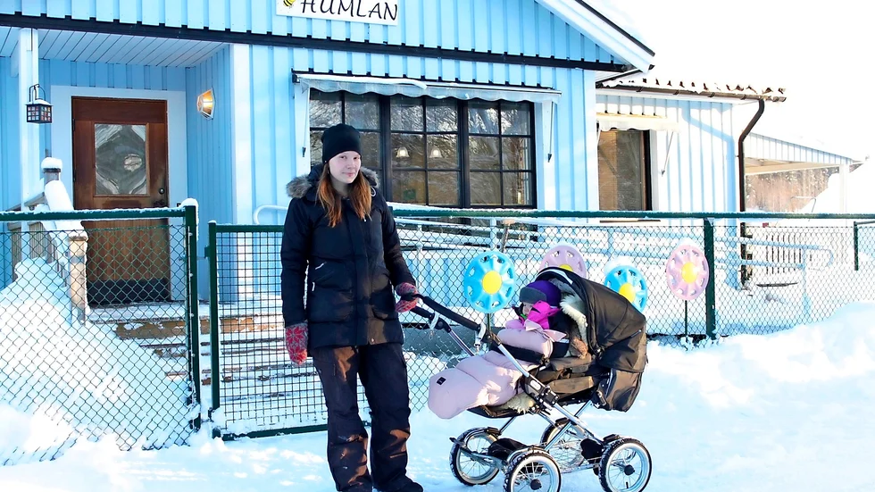 Väntan. Efter döda möss-plågan köpte Norsjö kommun ett hus för den pedagogiska omsorgen i Gumboda. Nu börjar det bli trångbott. ”Visst är det ett angenämt problem men inte för oss som blir drabbade”, säger Emma Berggren. Foto: Evelina Eriksson.