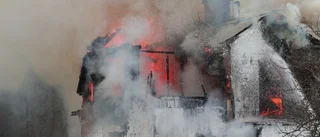 Villa totalförstördes i brand