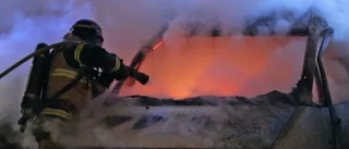 Flera bilar förstörda i brand