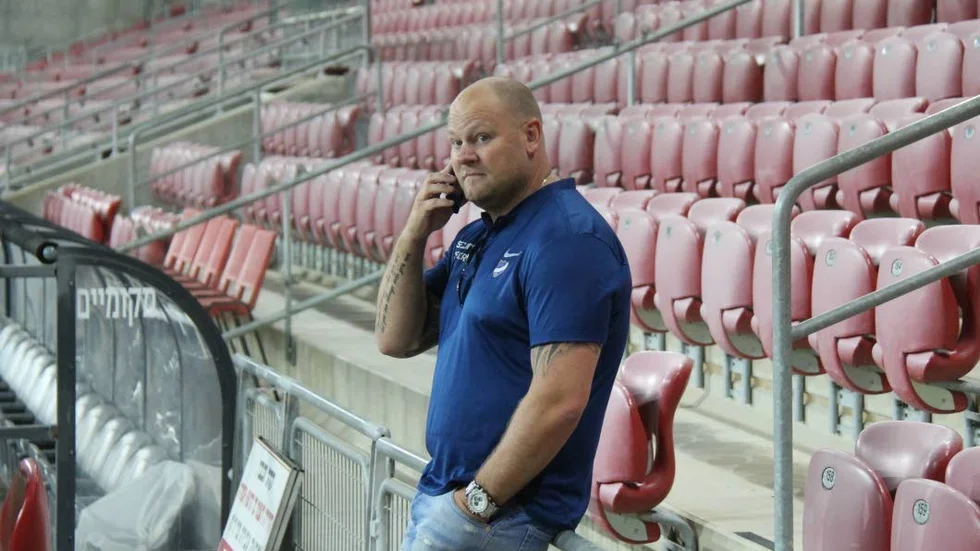 IFK Norrköpings säkerhetsansvarige Johan Lager är med laget på resan i Israel.