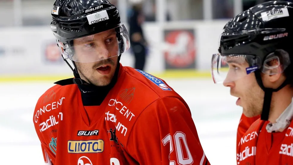 Marcus Eriksson hyllades innan nedsläpp mot AIK för sina 421 seriematcher i Vita Hästen. Efter att kontraktet går öppnar han för en fortsättning.