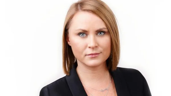 Advokat Frida Wallin, Stockholm, är den häktade läkarens försvarare.