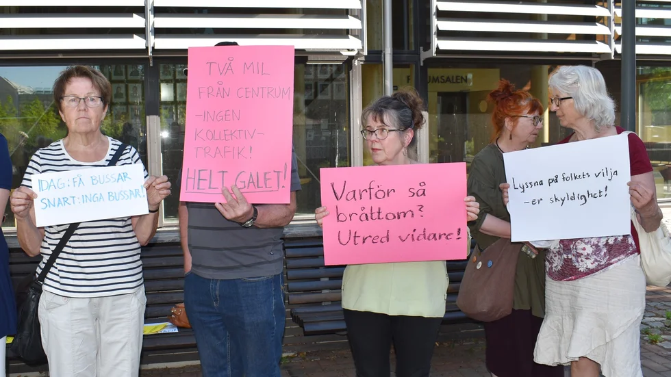 Folkets protester ledde till att kommunfullmäktige tog tilläggsbeslut om olika utredningar. Dessa håller nu på att göras. 