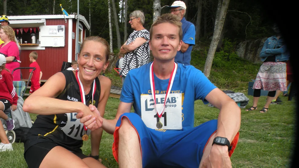 Först i mål på 15 kilometer blev Maja Gren Skog och Daniel Ådén. Båda sprang i mål med god marginal till tvåorna. 