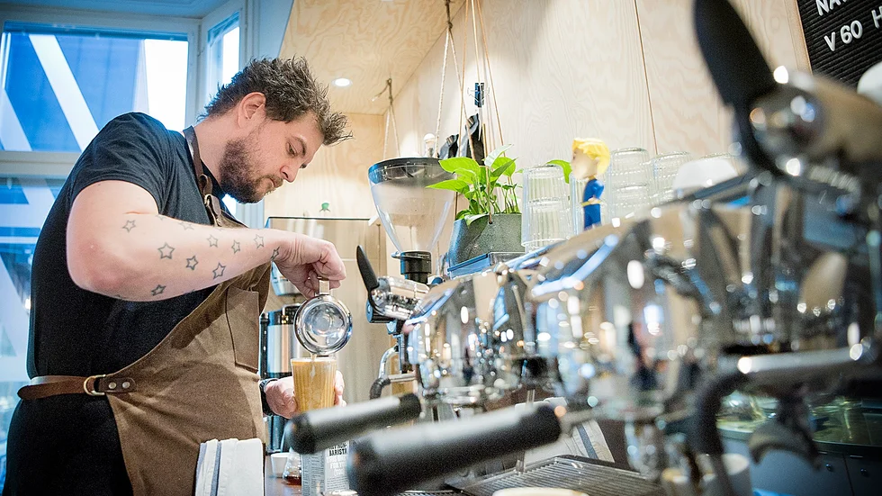 Kaffenörden Johan Fahlgren, 31 år, driver sedan ett halvår tillbaka Norma Coffee House i Skellefteå. 