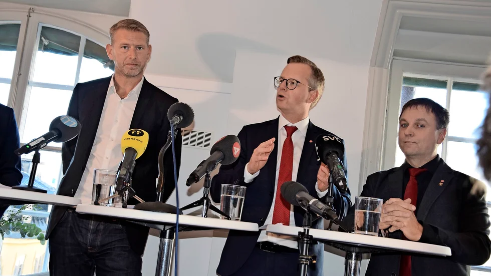 Northvolts huvudkontor på Gamla Brogatan i Stockholm den 19 oktober 2017. VD-n Peter Carlsson, närings- och innovationsminister Mikael Damberg och Skellefteås kommunalråd Lorents Burman (t v) lägger  ut orden vid presskonferensen då det står klart att Northvolt bestämt sig för att satsa på fabriken i Skellefteå och demolinan i Västerås.