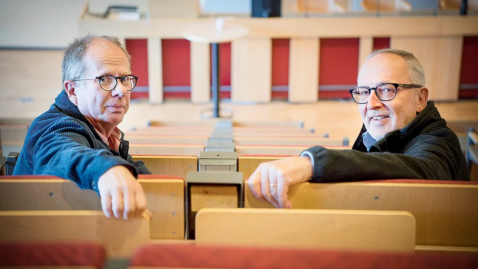 Per Lindbäck och Tore Bergström berättar att skolans första aktivitet är en föreläsning med Curt Löfgren, nationalekonom och lektor på Umeå universitet.