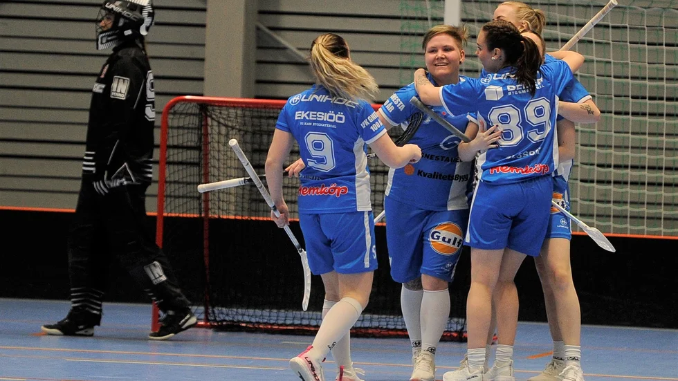 Äntligen fritt fram för både idrottare och publik i Gnesta sporthall, utan krav på vaccinationspass eller sittande publik. Här en arkivbild från en match mellan IFK Gnesta och Trosa Edanö.