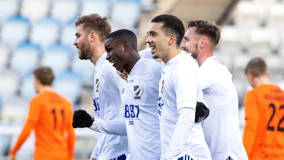 Lucas Lima tillsammans med Christoffer Nyman, Godswill Ekpolo och Linus Wahlqvist.
