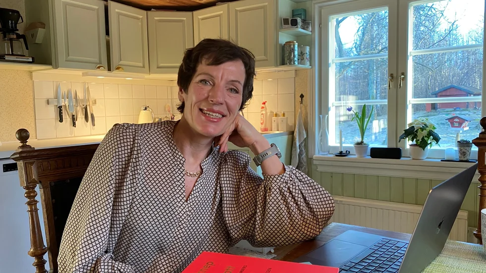Annika R Malmberg författare, föreläsare och superkommunikatör har skrivit boken "10 knep för att inte tappa bort varandra".