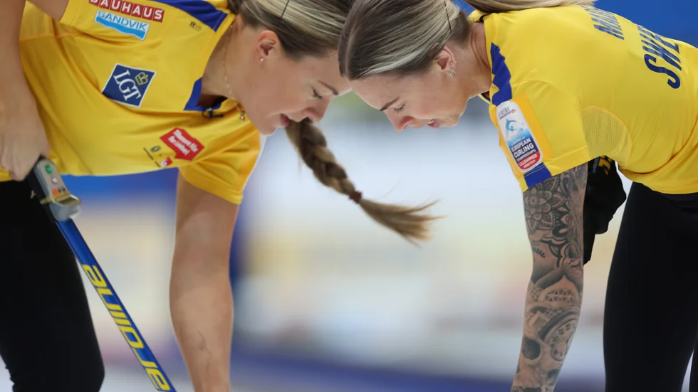 Agnes Knochenhauer, till vänster, är på väg till Peking. Sofia Mabergs, som nu börjat testa negativt, kan förhoppningsvis snart ansluta till OS-laget. Arkivbild.
