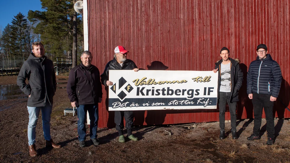 Det är spelarbrist i Kristbergs IF och det behöver tillkomma några namn i spelartruppen för att klubben ska klara av säsongen. Men Linus Andersson, Berngt-Erik Brandt, Conny Axelsson, Nicklas Molander och Tobias Tesell hoppas hitta en lösning och är inte redo att helt plocka ner skylten än. 