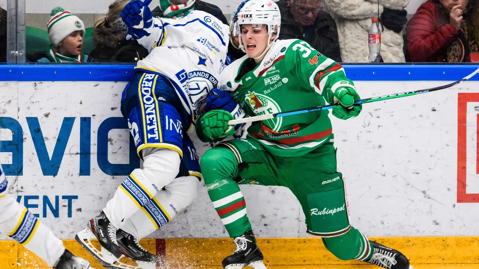 Oskar Hassel har skrivit på för Vimmerby Hockey.