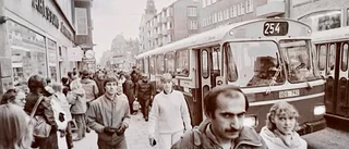 Corren 1982: Trångt i lokaltrafiken och premiärdags för McDonald´s