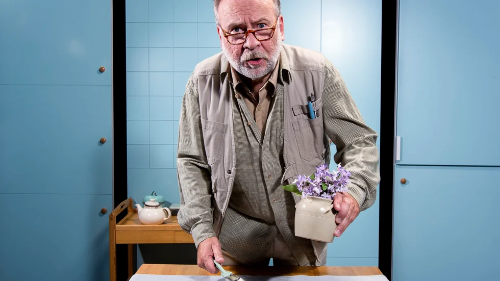 Göran Hansson spelar Sven-Gunnar, en medelålders man som har fem barn med fem olika kvinnor.