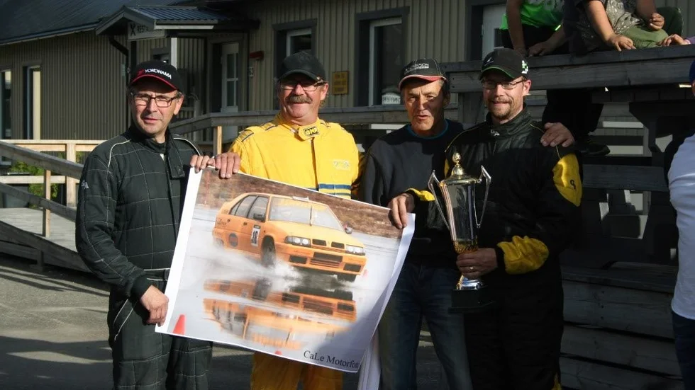 Vinnarlaget. Team Forsman Motorsport: Brage Lundmark, Benny Forsman, Börje Aronsson och Tobias Forsman. Frånvarande: Jonas Forsman.