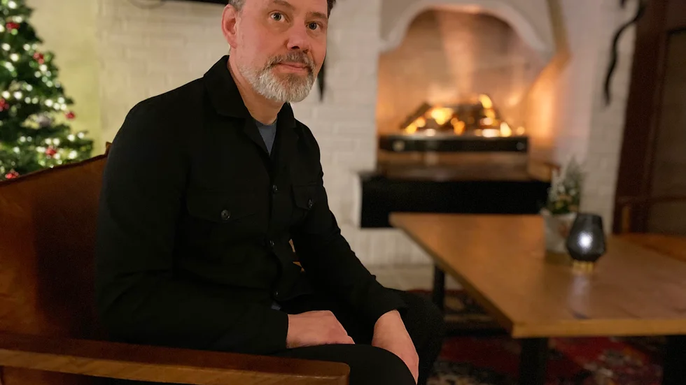 Mats Jonsson har gjort research i Malå och en del av handlingen i ”När vi var samer” utspelar sig också där. På tisdagskvällen var han tillbaka på författarbesök.