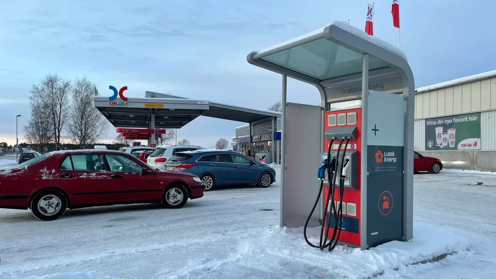 I och kring Luleå finns närmare ett 20-tal av länets laddpunkter. Det finns dock elbilsägare som tycker att OK Norrbotten borde snabba på utbyggnaden.