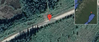 Brinnande fordon stoppar trafiken på väg 703