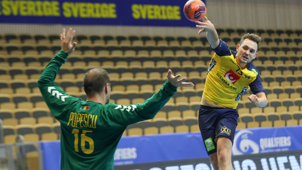 Hampus Wanne blev niomålsskytt – varav åtta kom i första halvlek – när Sverige slog Rumänien med 33–30.