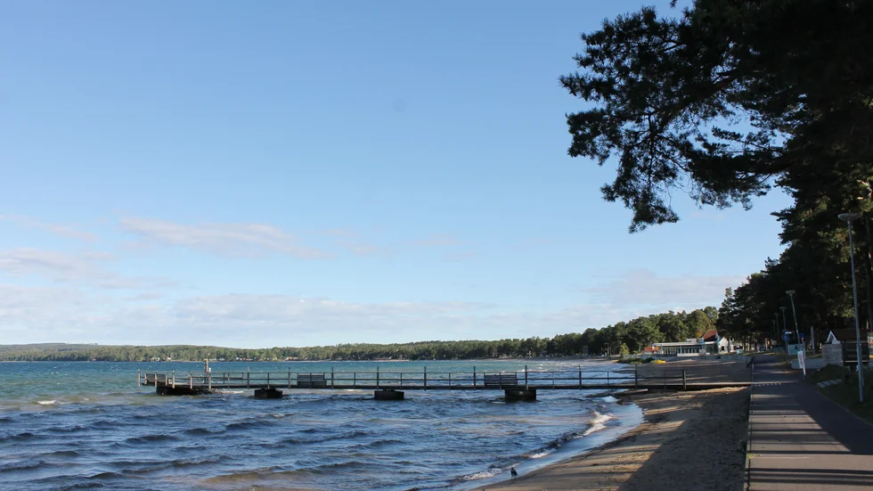 Badsäsongen är över. Motala kommun arbetar nu med en handlingsplan för Varamon. I torsdags hölls samverkansmöte med företag och föreningar.