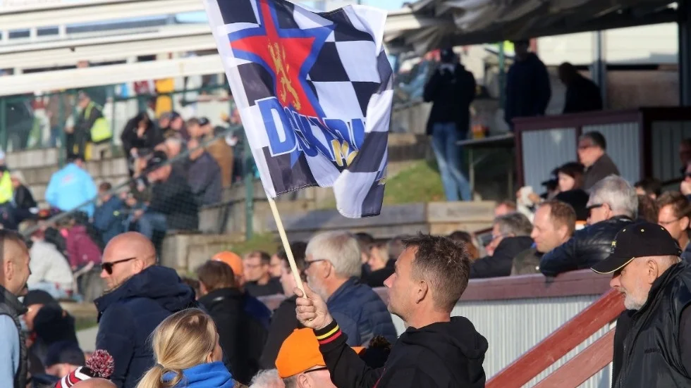 Avsaknaden av publik har inneburit en stor ekonomisk smäll för speedway-klubbarna i Sverige. Nu väntar de på stödpengar.