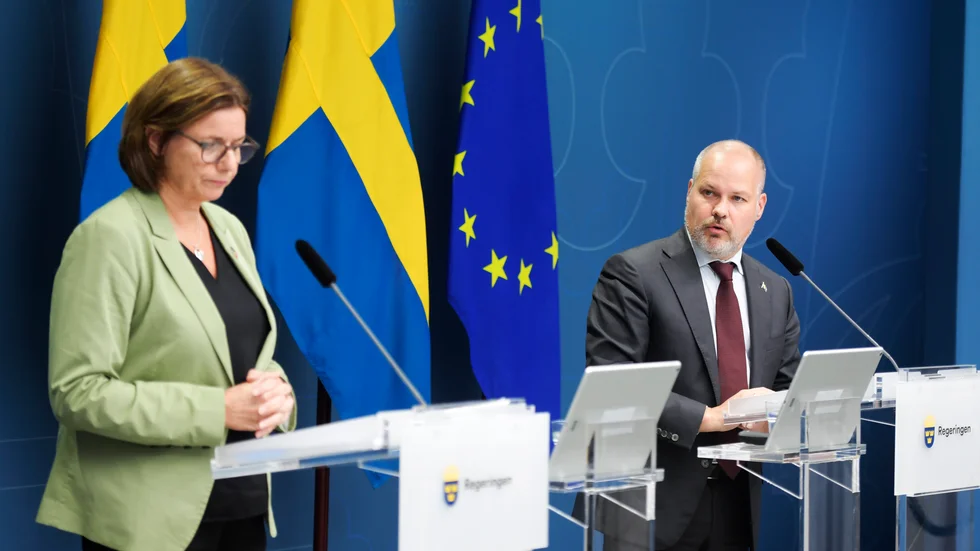 Vice statsminister Isabella Lövin (MP) och migrationsminister Morgan Johansson (S) när de i oktober bland annat presenterade de nya reglerna för ensamkommande. Arkivbild.