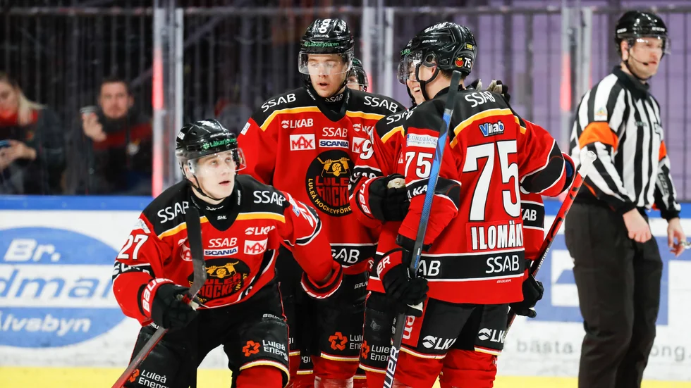 Luleåbacken Nils Lundkvist, till vänster, gjorde två av målen i 7–3-krossen mot Oskarshamn. Arkivbild.