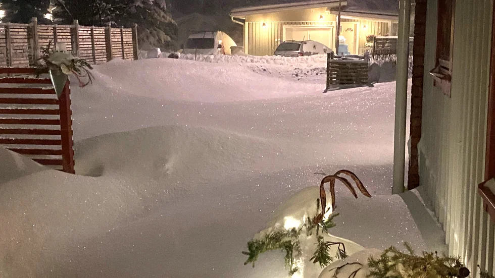 Busväder och glittrande snö i mängder i Piteå.