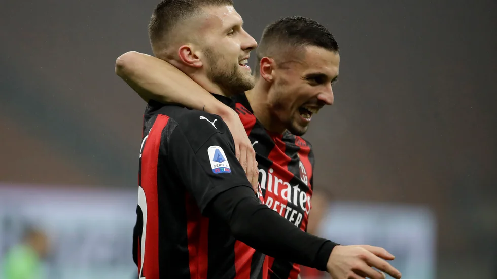 Milanduon Ante Rebic och Rade Krunic har testats positivt för covid-19 och missar matchen mot Juventus. Arkivbild.