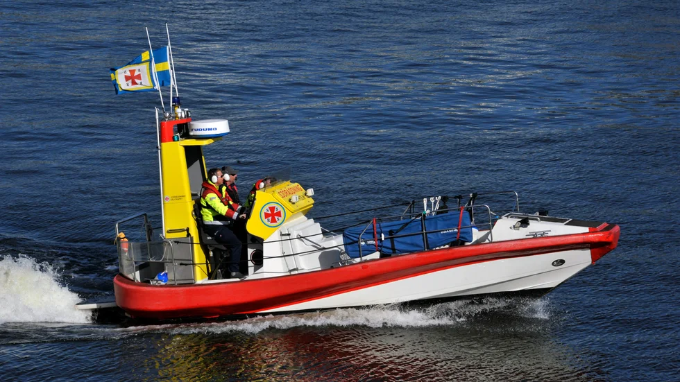 En förundersökning har inletts efter dödsolyckan i Tjust skärgård under onsdagen. Ingen är misstänkt för brott. Bilden är en genrebil.