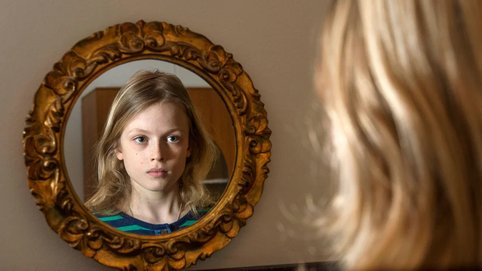 "Narcissus i den grekiska mytologin har lärt oss att det inte är speciellt lyckat att bli förälskad sin egen spegelbild."