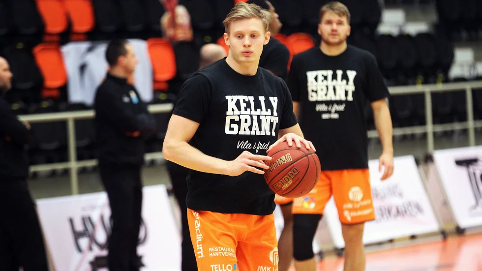 Felix Terins i den speciella uppvärmningströjan.