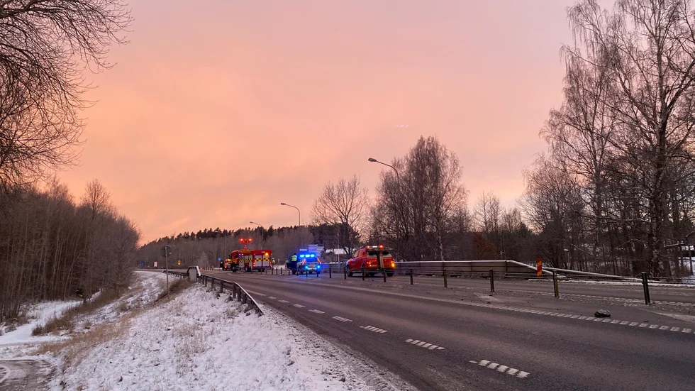 Flera enheter på plats vid olyckan.