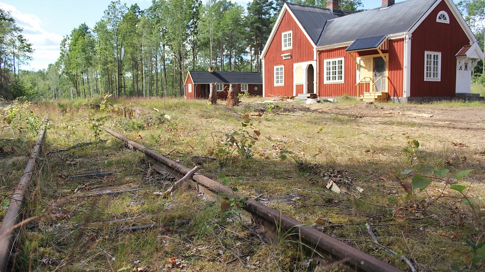 Järnvägsstationen i Flaten kan bli ett byggnadsminne. I alla fall om medlemmarna i smalspårsföreningen får som de vill. En ansökan är inlämnad till länsstyrelsen i Kalmar.