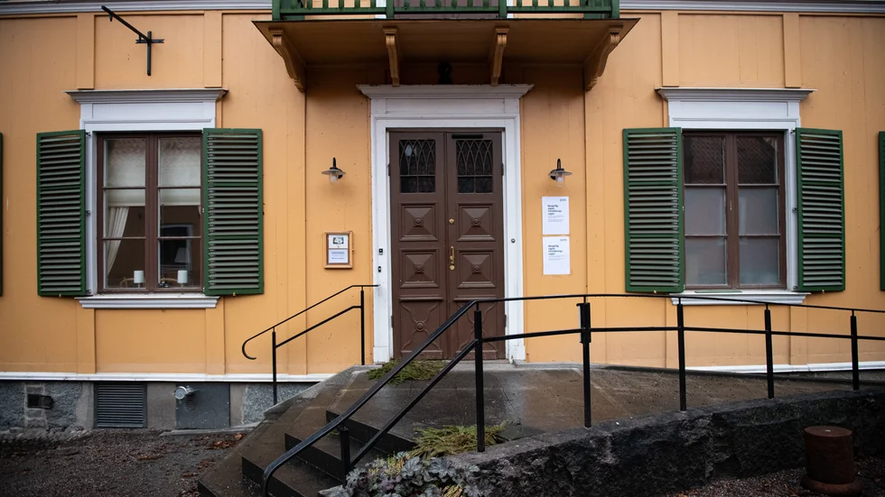 Nu slås dörrarna upp för poesikvällarna på Litteraturens hus i Walmstedtska gården. 