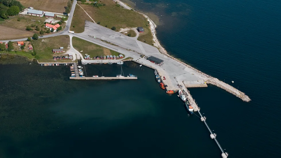Fortifikationsverket köpte hamnen i Kappelshamn av Region Gotland 2016, och vill rusta upp den åt marinen. Frågan om den även kan bli reservhamn för den civila sjöfarten verkar dock svårlöst.