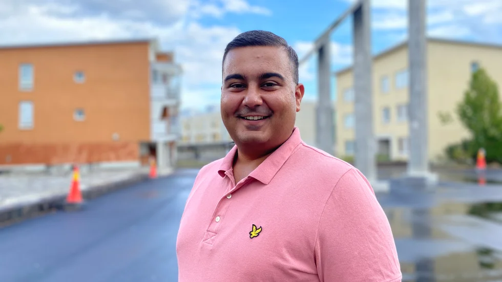 Senad Mutic (S), förste vice ordförande i arbetsmarknads- och vuxenutbildningsnämnden, säger att man nu ska se över bostadsmarknaden.