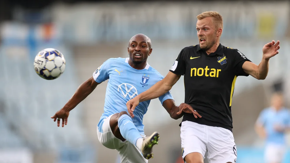 Fouad Bachirou mot AIKs Sebastian Larsson. Arkivbild.