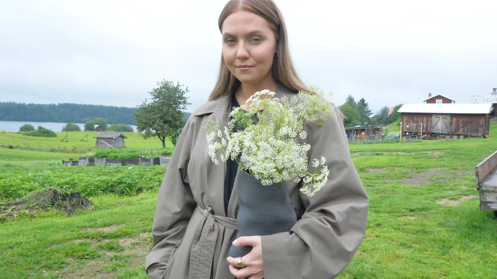 Till hösten kommer Teresa Lundmark att sälja sin första produktion via distributör. Det är en vas i 3D-printad keramik som hon gjort tillsammans med klasskompisen Johanna Fosselius. 