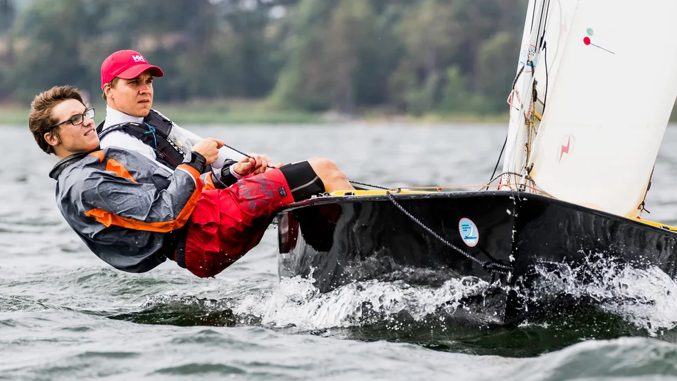 Henrik Abrahamsson (röd keps) under SM 2018, där det blev en fjärdeplats tillsammans med brorsan Johan. 