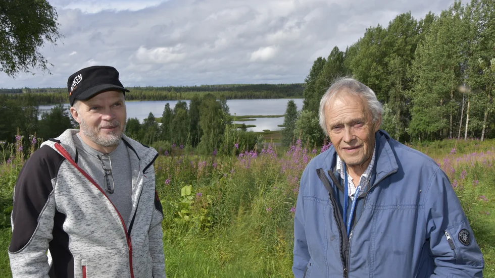 Jan-Erik Eriksson och hans far, Eyvind Eriksson, är den fjärde och den femte generationen i släkten efter att Erik Nilsson slagit ner sina bopålar i byn en bit in på 1800-talet.