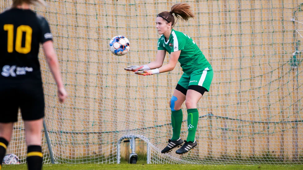 Caroline Blom, här i Luleå SK:s matchtröja. Under säsongen som gått har hon spelat med Infjärdens SK i division 1.