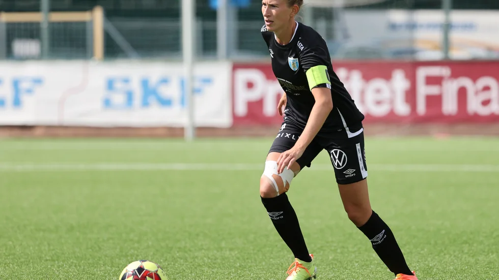 Göteborgs lagkapten Emma Berglund spelar klart den här säsongen i Göteborg. Sedan får hon leta sig vidare. Arkivbild.