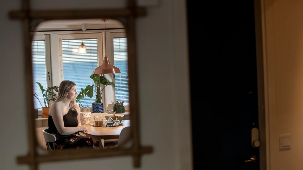 Nikita Rønning Ledström har lidit av psykisk ohälsa sedan hon var liten. När hon önskade göra en utredning för att utröna om hon har en diagnos blev svaret däremot nej. Cederklinikens läkare hänvisade istället till privat vård i Stockholm, till egen kostnad.