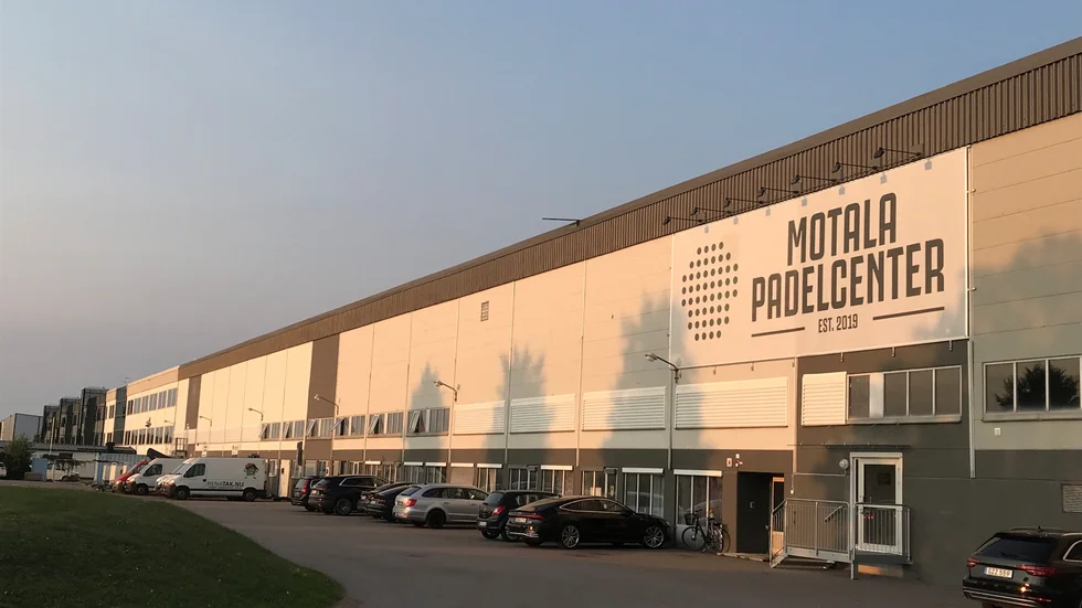 Luxor center kan bli mer än bara padel. Luxora fastigheters lokaler är huvudspåret för Motala kommun att hyra in sig på, i väntan på ny idrottshall.