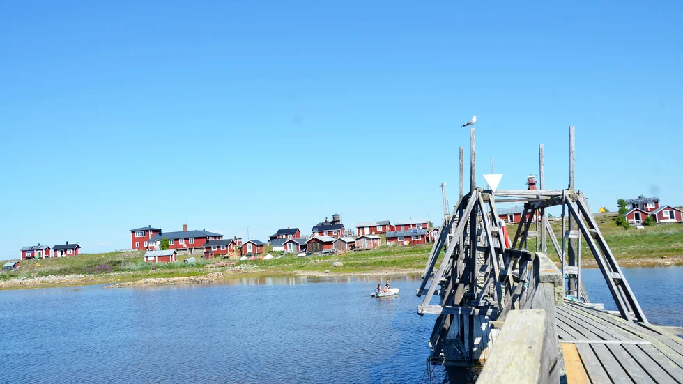 Beskrivningen är att bryggan behöver åtgärdas.