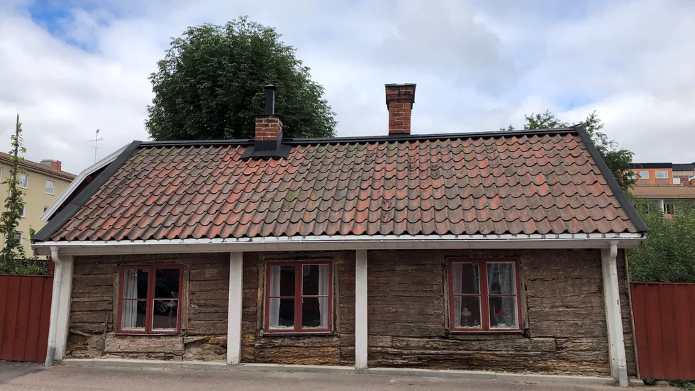 Det lilla gårdshuset som ligger närmast Kryddgårdsgatan är en del av Wallinska gården som håller på att renoveras.