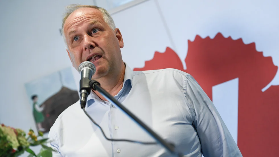 Vänsterpartiets partiledare Jonas Sjöstedt håller sitt sista sommartal som partiledare på Bokcafé Pilgatan i Umeå.